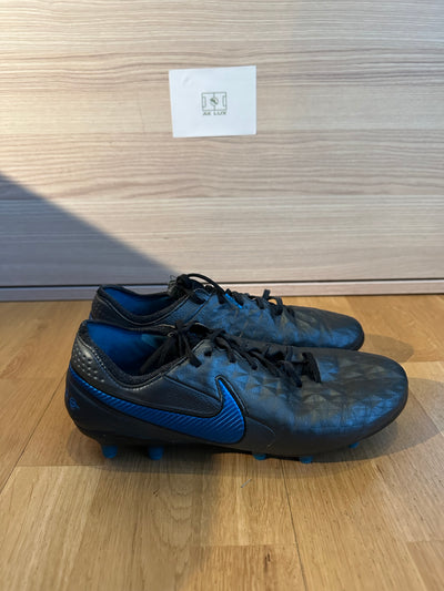 NIKE TIEMPO LEGEND 8 ELITE AG-PRO UNDER THE RADAR - BLACK/BLUE