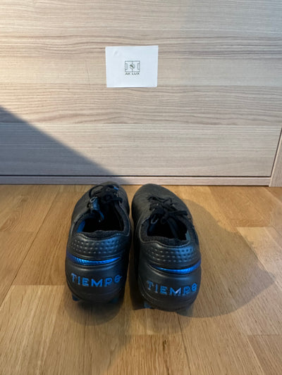 NIKE TIEMPO LEGEND 8 ELITE AG-PRO UNDER THE RADAR - BLACK/BLUE
